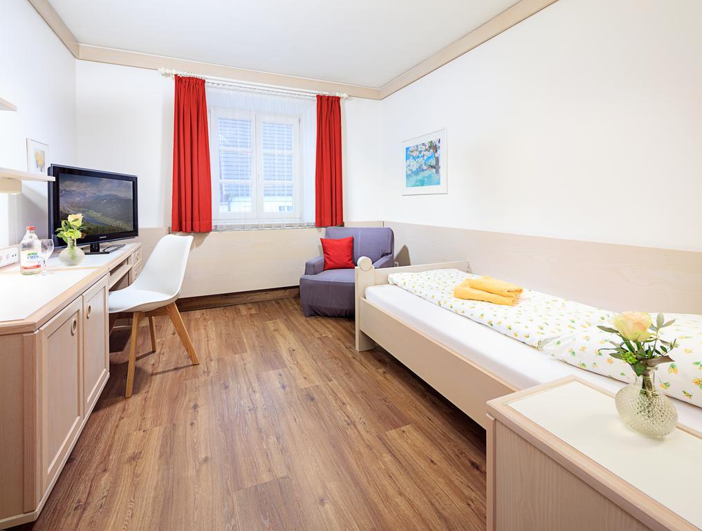 Hotel Garni Zur Laute Mindelheim Bagian luar foto