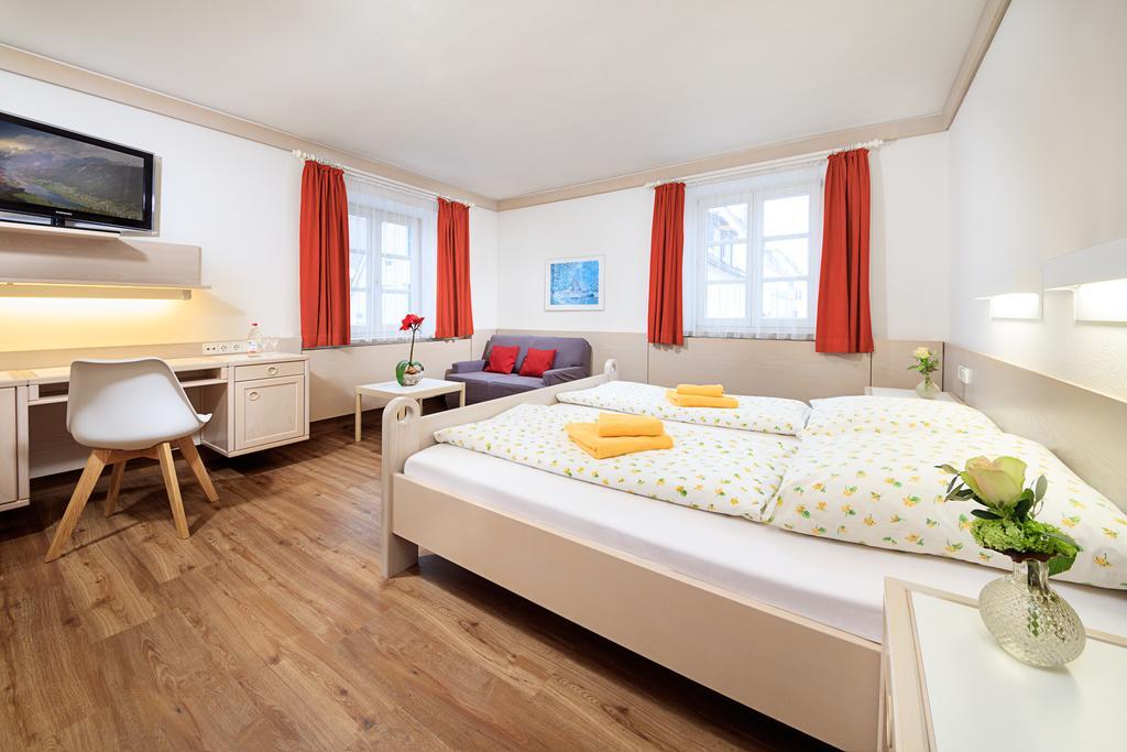 Hotel Garni Zur Laute Mindelheim Bagian luar foto